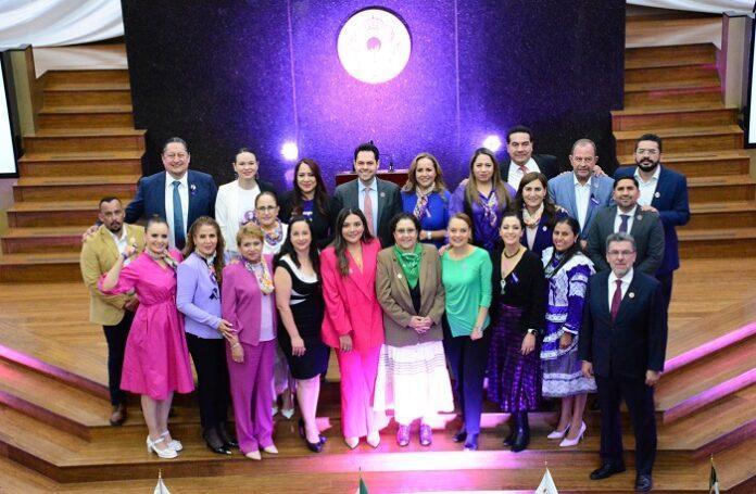 ESPACIO A MUJERES